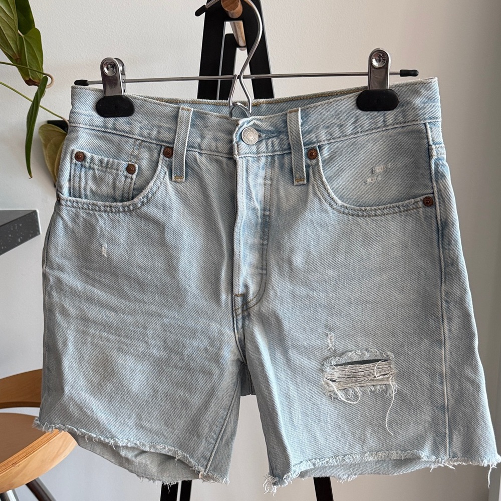 Levi's lightwash 501 denim jorts - Picture 2 of 5
